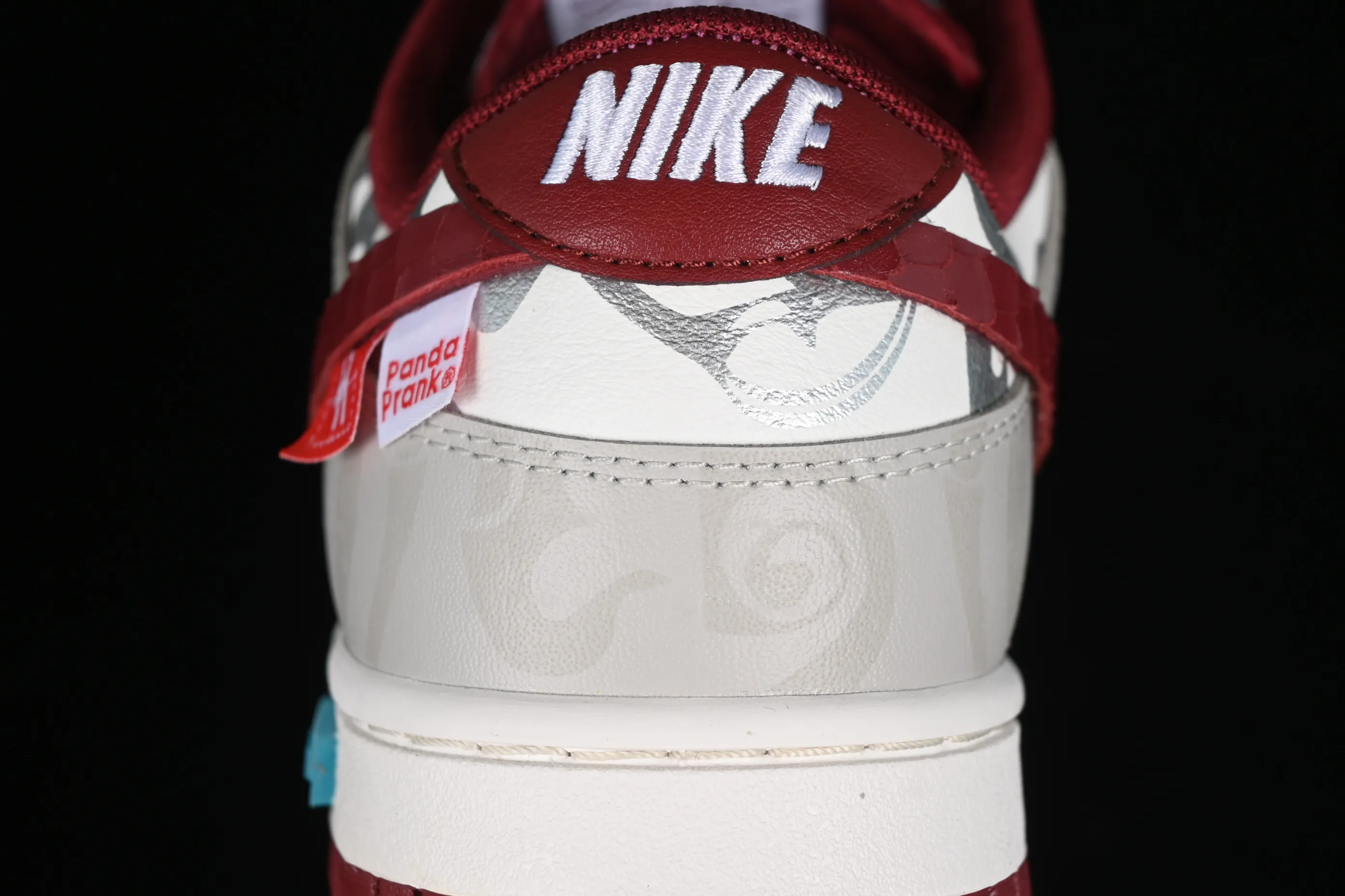 All Categories Nk SB Dunk Series Nk SB Dunk Low Low-top sneakers Nk Dunk Low Panda Prank Year of the Dragon limited team red SB low-top casual sneakers DD1391-601